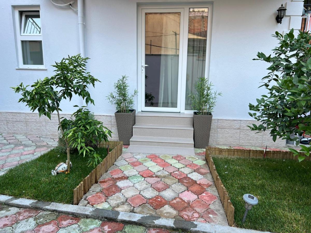 Florent's Superb Studio, Free Parking & Garden!! *