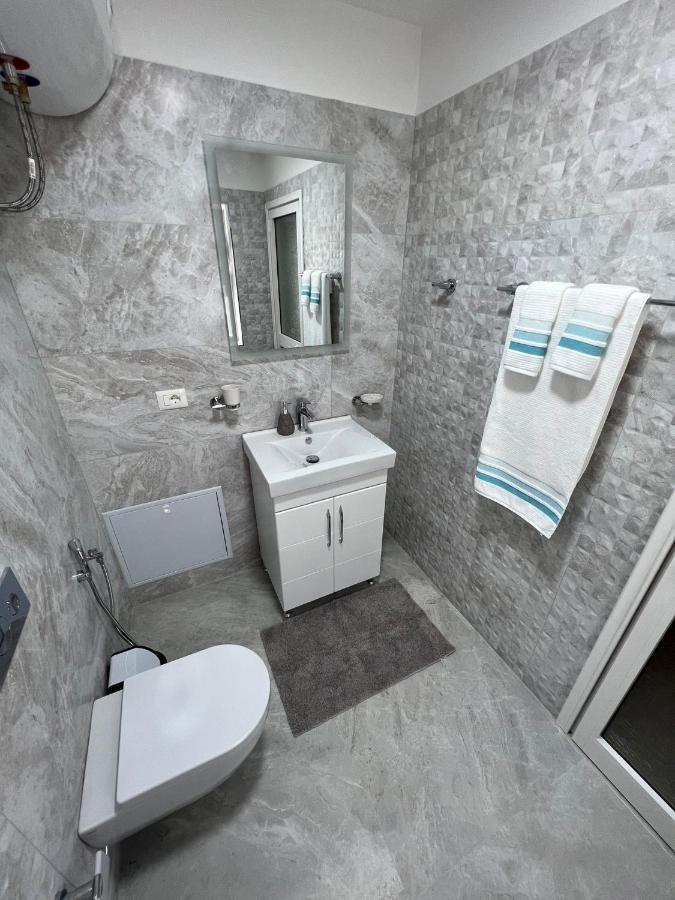Florent's Superb Studio, Free Parking & Garden!! Privatunterkunft Tirana