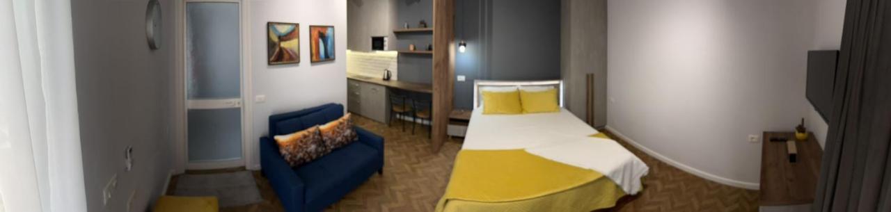 Privatunterkunft Florent's Superb Studio, Free Parking & Garden!!