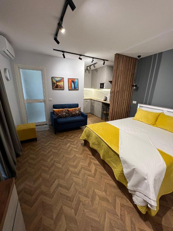 Privatunterkunft Florent's Superb Studio, Free Parking & Garden!!
